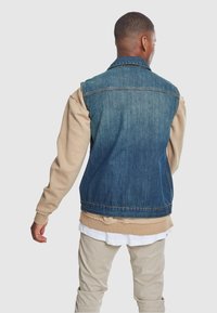 Urban Classics Strukirani kaput - lightblue