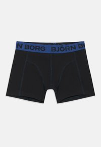 Fekete boxer alsónadrág puha anyagból, kék gumis derékkal, melyen fekete betűkkel olvasható a "BJÖRN BORG" felirat. Díszítő varrás kiemeli a designt.
