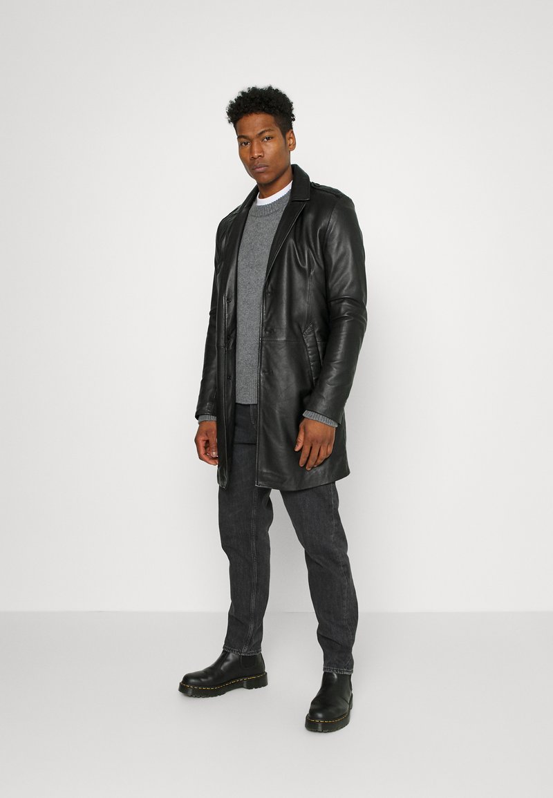 Herren Skinny Fit | Weekday BARREL Jeans Tapered Fit tar black/schwarz - EV51498 Herren Skinny Fit | Weekday BARREL Jeans Tapered Fit tar black/schwarz - EV51498