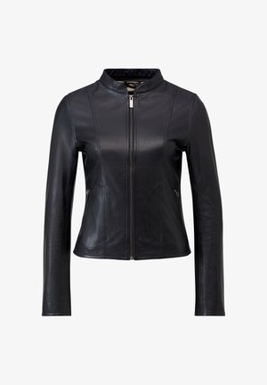 Zwarte leren jas met een hoge kraag, aansluitend ontwerp, horizontale naden en twee ritszakken aan de zijkant. Gladde textuur en gestroomlijnd silhouet.