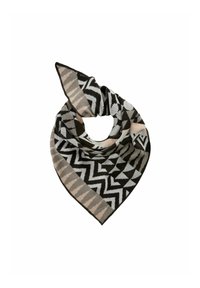 Gebreide sjaal met zwart, wit en beige geometrische patronen. Driehoekige vorm met textielstof en contrasterende randen.