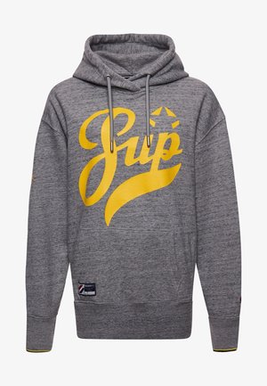 Sweat à capuche gris avec texte jaune « Sup » et motif étoile sur le devant, poche kangourou à l'avant et capuche à cordon réglable.