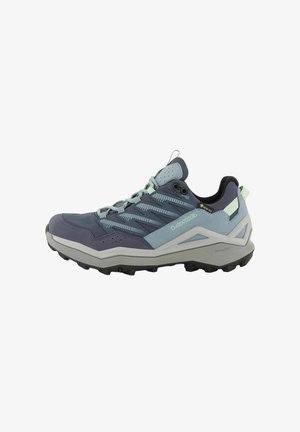 Chaussures de trail avec un design violet et bleu clair, dotées d'une tige texturée, d'une semelle grise et d'un talon renforcé pour plus de durabilité.