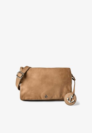 Sac bandoulière en cuir marron clair avec sangle réglable, emblème ancre en métal sur le devant et étiquette ronde ancre attachée.