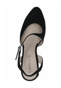 Zapato de ante negro con punta afilada, diseño con cortes y tira en el tobillo, con plantilla beige y detalle de cremallera plateada.