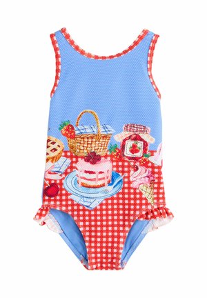 Costum de baie pentru copii cu design de picnic, având un coș, tort, borcan de gem, căpșuni și model cu față de masă roșie în carouri.