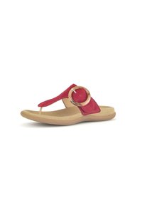 Rode suède sandaal met een ronde houten accent, flip-flop stijl, en een gevoerde beige zool, met een lichtgewicht ontwerp en een gladde textuur.