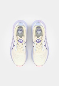 ASICS GEL-NIMBUS 27 TOKYO - Chaussures de running sur route - cream/edo purple