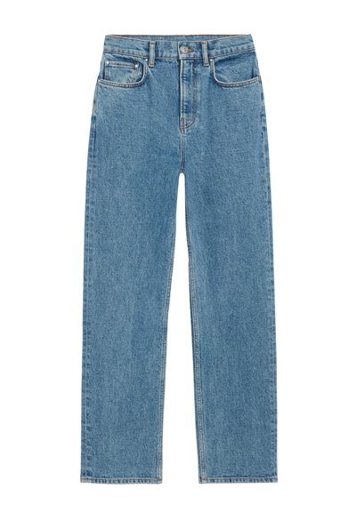 Vaqueros de denim azul con un diseño de pierna recta, cinco bolsillos y cierre de botón. Presentan un ligero desgaste y detalles de costura.