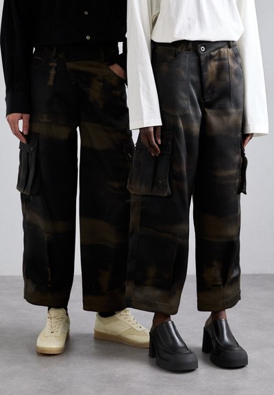 Feng Chen Wang PANTS - Pantalon cargo - brown