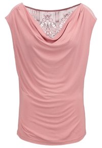 Růžový bezramínkový top s volným výstřihem a krajkovým detailem na zadní straně. Hladká látka s přiléhavým střihem. Žádné další ozdoby.