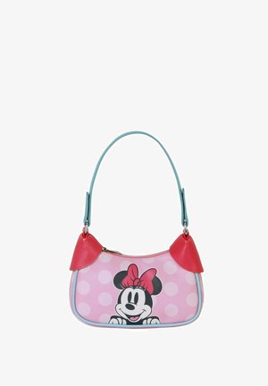Pequeño bolso rosa con lunares blancos, con la cara de Minnie Mouse con un lazo rojo y acentos triangulares rojos cerca del asa azul claro.
