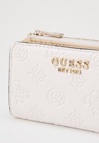 Guess ZARELA ZIP CARD CASE - Rahakott - off white