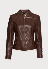 Hnědá kožená bunda s vysokým límcem, zipovým zapínáním a žebrovaným detailem na ramenou. Má přiléhavý střih a hladkou texturu.