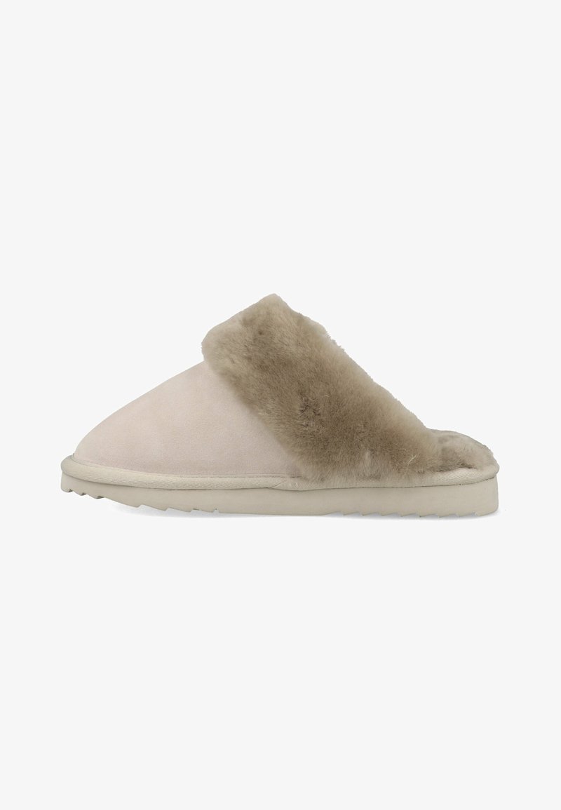 Faux fur instapslippers in lichtbeige, met een zachte, gestructureerde bovenkant, een fluffy enkelband en een rubberen zool met subtiele grip.