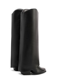 Stivali neri in pelle fino al ginocchio con una superficie liscia, caratterizzati da una punta arrotondata elegante e un tacco quadrato basso. Stilizzati con una silhouette esagerata.