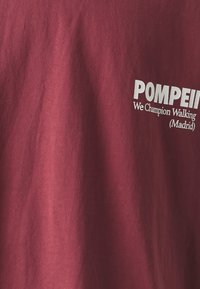 Pompeii BOXY TEE - T-shirts med print - wine