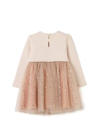 Langarmkleid mit beigem Oberteil und einem hellrosa Tüllrock, der mit goldenen Sternenmustern verziert ist und einen knöpfbaren Rückenschluss hat.
