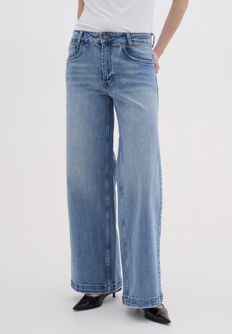 My Essential Wardrobe DANGOMW HIGH X-WIDE  - Platėjantys džinsai - light blue retro wash