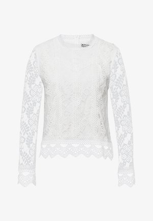 Blusa blanca de encaje con mangas largas, que presenta intrincados patrones florales, dobladillo con forma de concha y un escote redondo con cierre de cremallera en la parte posterior.