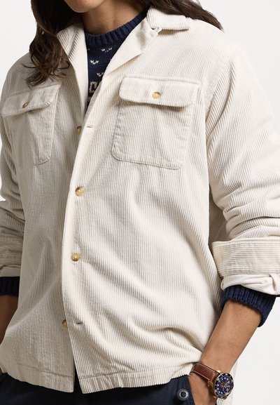 Polo Ralph Lauren CLASSIC FIT CORDUROY CAMP SHIRT - Skjorte - antique cream