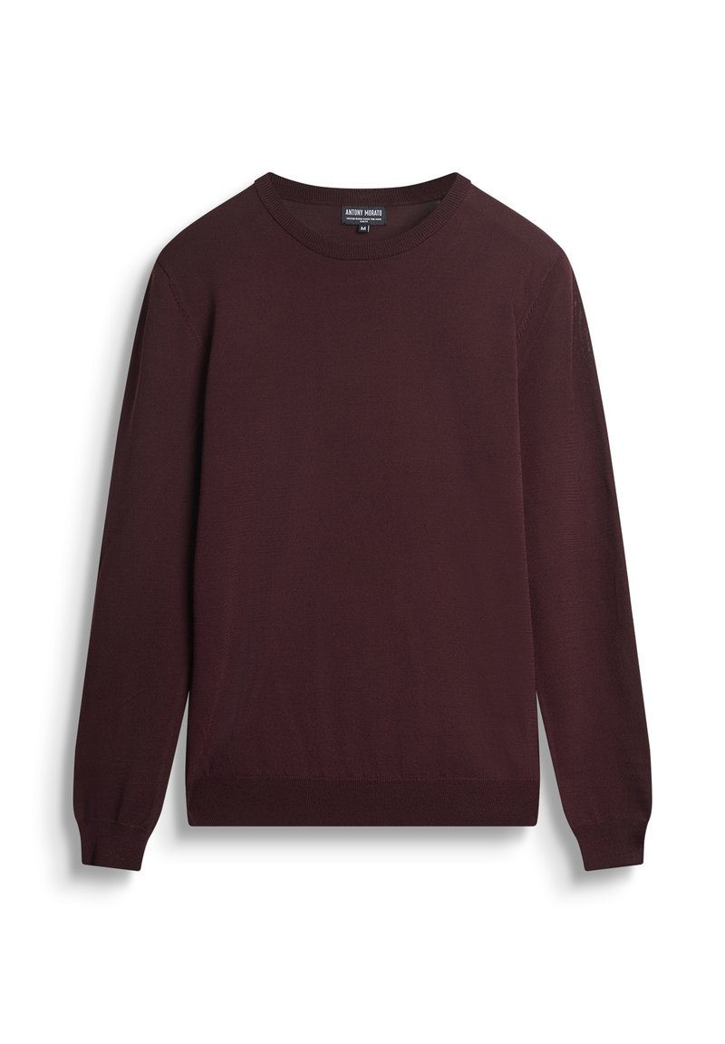 Suéter burdeos de cuello redondo hecho de una tela suave, que cuenta con mangas largas, puños y dobladillo acanalados, y un diseño minimalista sin patrones.