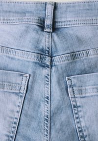 Thumbnail Image 6