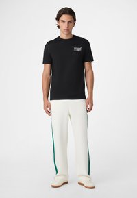 Fila COMO RELAXED TAPED - Pantalones deportivos - egret