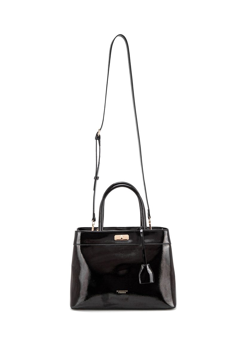 Borsa a mano in pelle nera con finitura lucida, doppi manici superiori, tracolla removibile, hardware in tonalità oro e dettaglio di piccola etichetta.