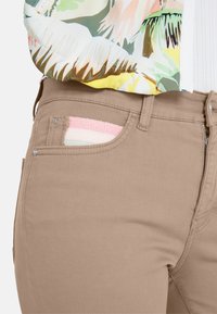 Marc Cain SILEA - Jeans Slim Fit - toffee macaron