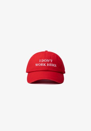 Hatline Lab, I DONT WORK HERE UNISEX - Casquette - red