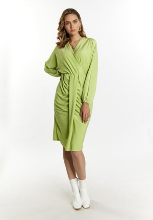 MIT GLANZGARN - Robe en jersey - limette