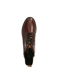 Bottine en cuir marron avec un bout arrondi, des lacets noirs et des œillets en argent. La doublure intérieure est noire et douce au toucher.