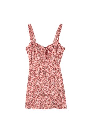 Robe fleurie rouge avec bretelles fines, accents à volants et corsage ajusté. Le tissu est orné de petites fleurs blanches partout.