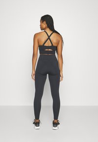 Under Armour TRAIN SEAMLESS - Tights - black/white