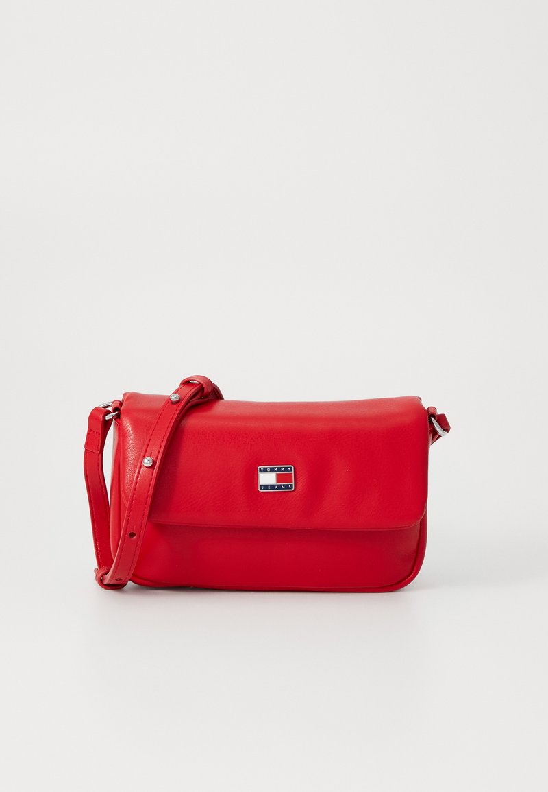 Tommy Jeans - PILLOW FLAP CROSSOVER - Schoudertas - red hot, Vergroten