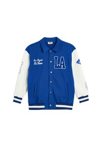Giacca da varsity blu con maniche bianche, caratterizzata dalla scritta "LA" in grandi lettere, testo ricamato e polsini e orlo a righe.
