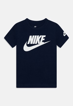 Nike Sportswear FUTURA EVERGREEN TEE - Camiseta estampada - midnight navy/white