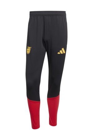 Černé sportovní kalhoty s červenými spodními nohavicemi, elastickým pasem a žlutými logy na horních stehnech, včetně sportovního erbu a značkového symbolu.