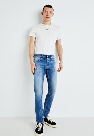 Replay WILLBI PANTS - Džínsy s rovným strihom - medium blue