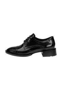 Scarpe eleganti in pelle nera con superficie lucida, punta tondeggiante, perforazioni decorative e tacco basso impilato.