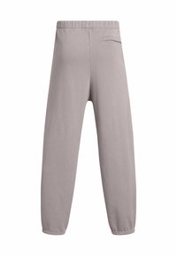Ljusgrå sweatpants med elastisk midja, avsmalnande ben och en liten bakficka. Mjuk tyg med en slät yta.