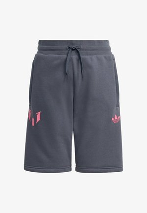 Shorts de sport gris foncé avec poches avant, taille à cordon ajustable, et logos Adidas roses sur la cuisse gauche et la zone de la poche droite.