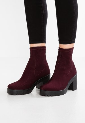Platform-nilkkurit - dark red