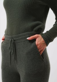 Authentic Cashmere FERRAND - Trainingsbroek - mottled khaki