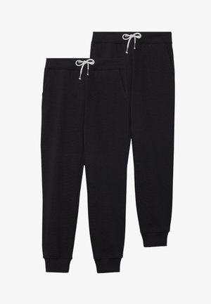 Calças de fato de treino pretas feitas de um tecido macio, com um cós elástico com cordão e punhos ajustados. Inclui bolsos laterais.