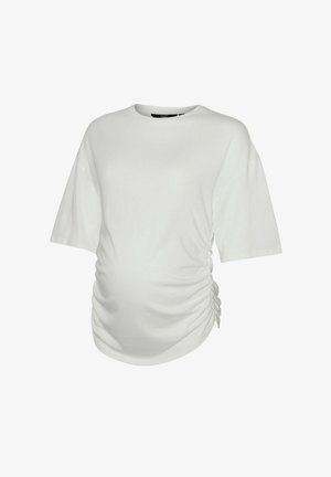 Baltas trumpų rankovių nėštuminis marškinėliai iš minkštos medvilnės, su šoniniu raukinėjimu, užtikrinančiu patogų prigludimą ir laisvą dizainą.