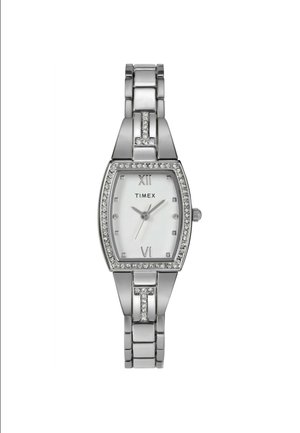Montre Timex en argent avec un cadran rectangulaire, un cadran blanc, des chiffres romains, et un bracelet composé de maillons brillants avec des accents en cristal le long des bords.