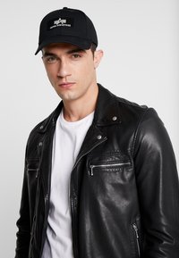 Alpha Industries UNISEX - Șapcă - black
