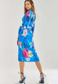 Liquorish FLORAL WRAP MIDI  - Cocktail dress / Party dress - blue